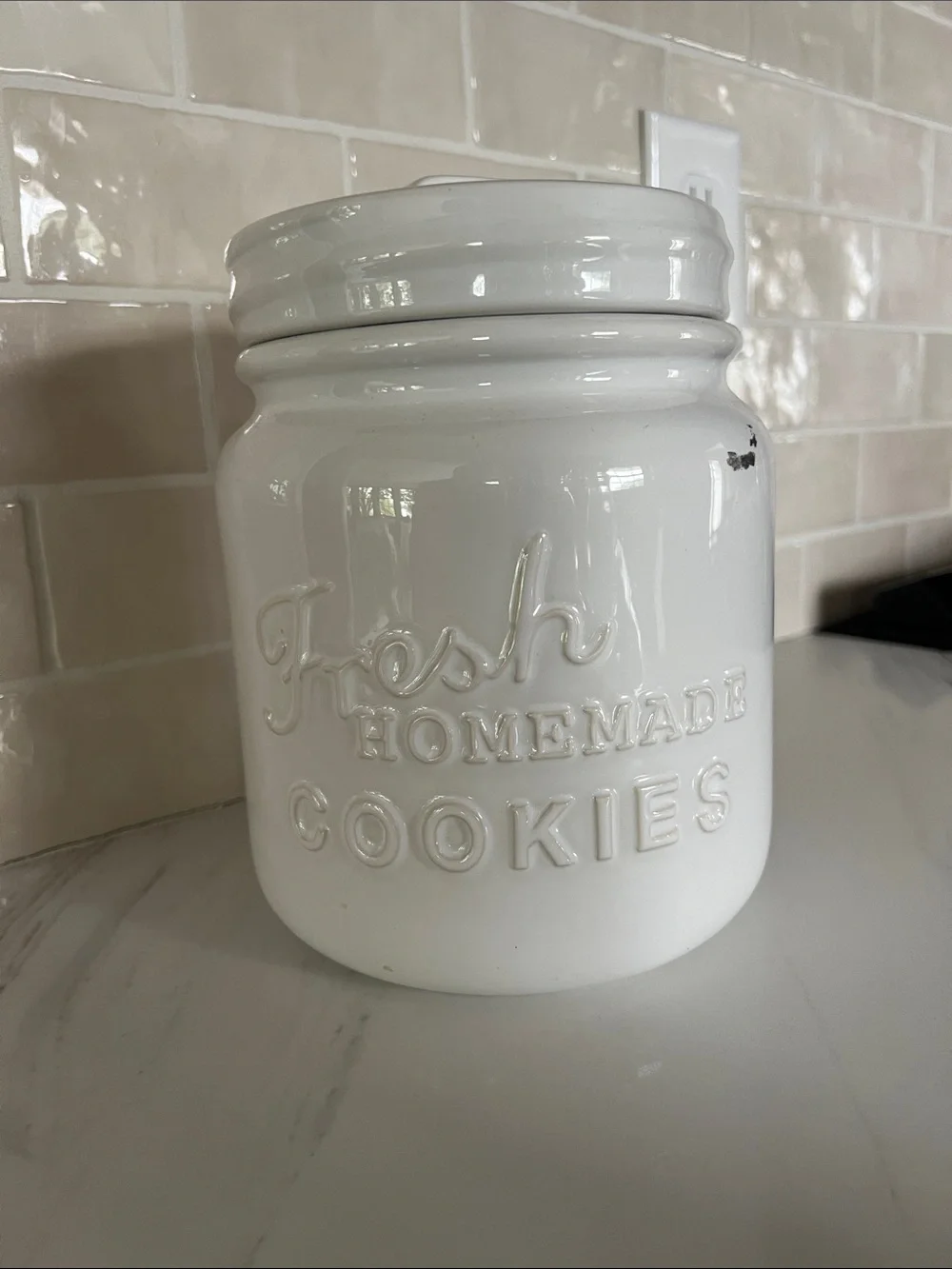 Crate&Barrel White Ceramic 'Fresh Homemade Cookies' Cookie Jar